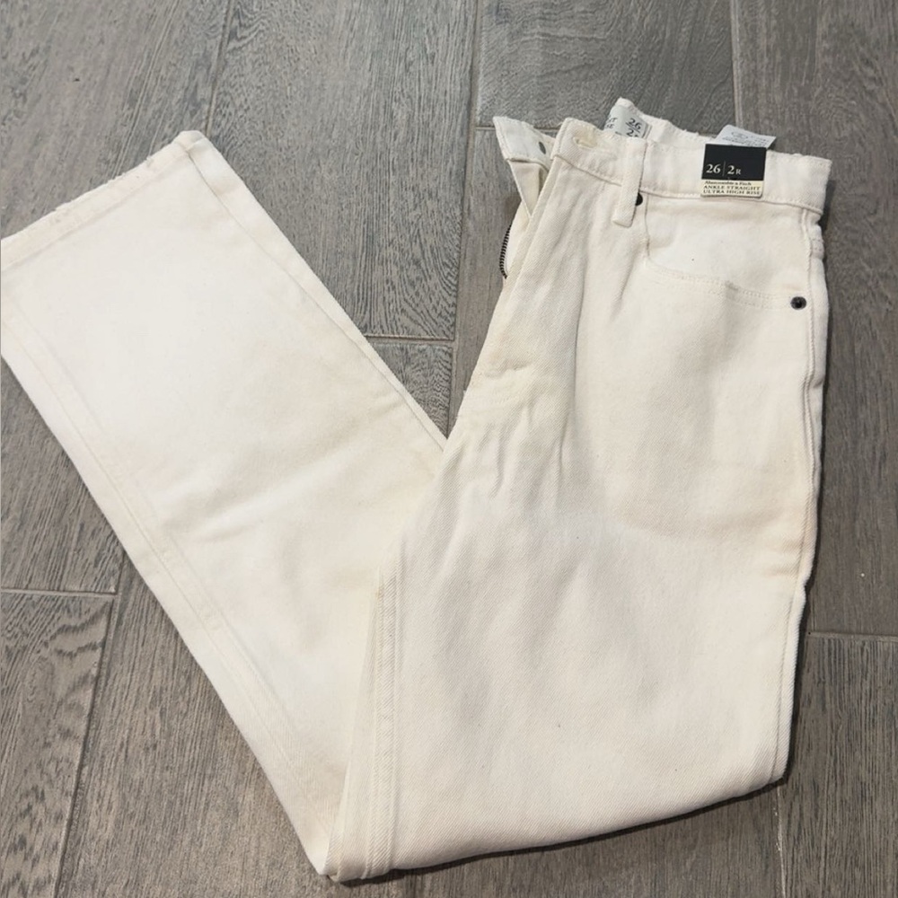 Abercrombie & Fitch white straight leg jeans